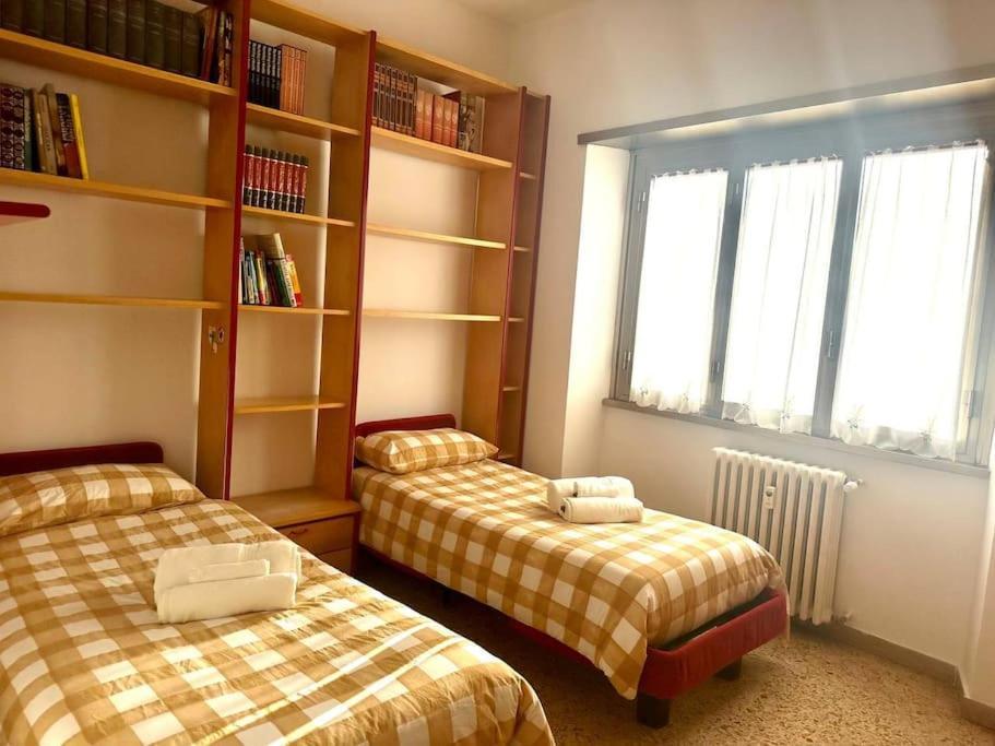 Ferienwohnung Centocelle, Metro C Luminoso Quadrilocale Rom Exterior foto